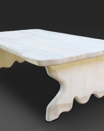 Klub sto "Ka" je napravljen od tvrdog drveta - jasen. Elementi ovog klub stola su ručno oblikovani